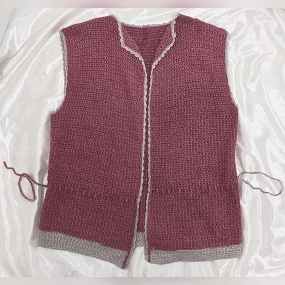 Unbranded Vintage Handmade Women's Large Crochet Vest in Dusty Rose & Gray - Picture 4 of 8